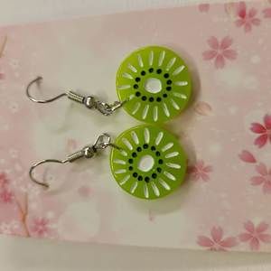 ADORABLE KIWI EARRINGS
